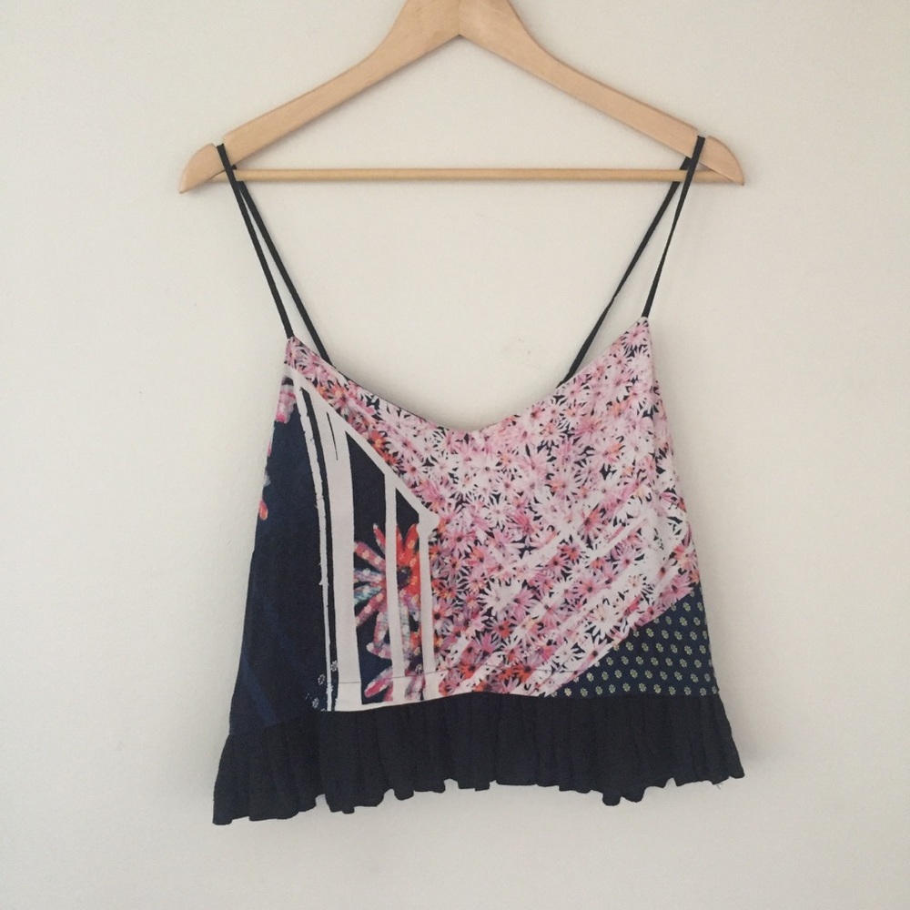 Floral French Connection cropped tank 🌸
